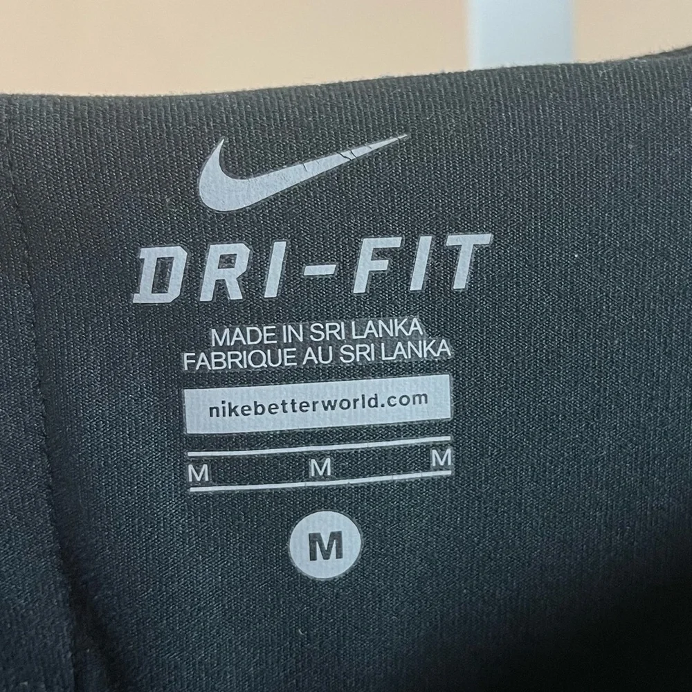Nike Women's Medium Dri-Fit Legend Low Rise Veneer Capris 2.0 Leggings Neon Mesh